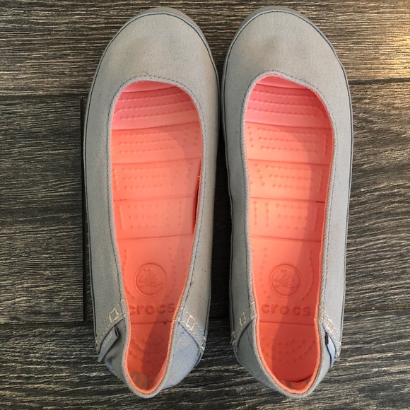 Women’s Crocs - Picture 1 of 5